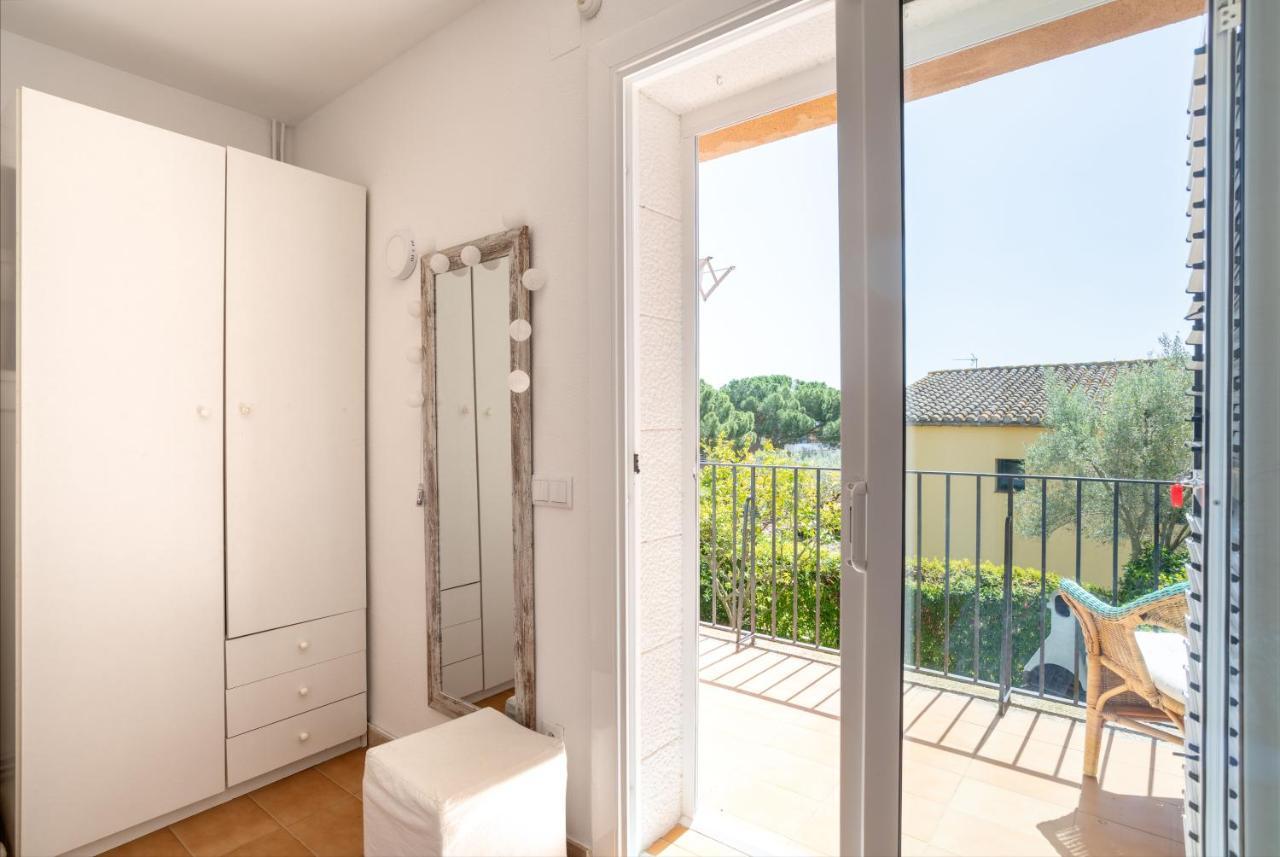 Bonita Casa Adosada Con Jardin Privado Y Piscina Comunitaria カレリャ・デ・パラフルジェリ エクステリア 写真